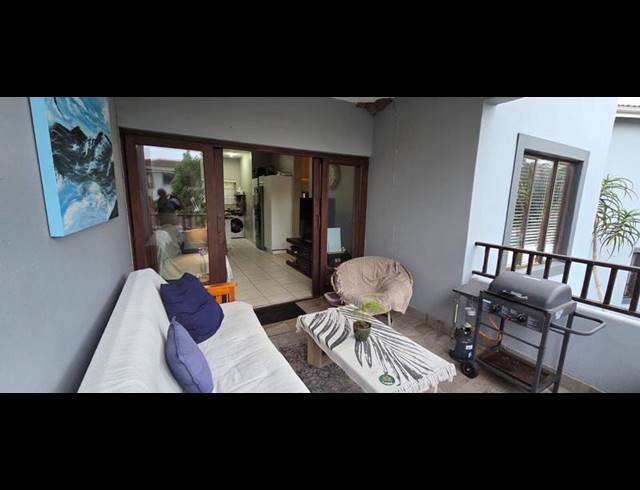 2 BEDROOM APARTMENT FOR SALE IN SHEFFIELD BEACH